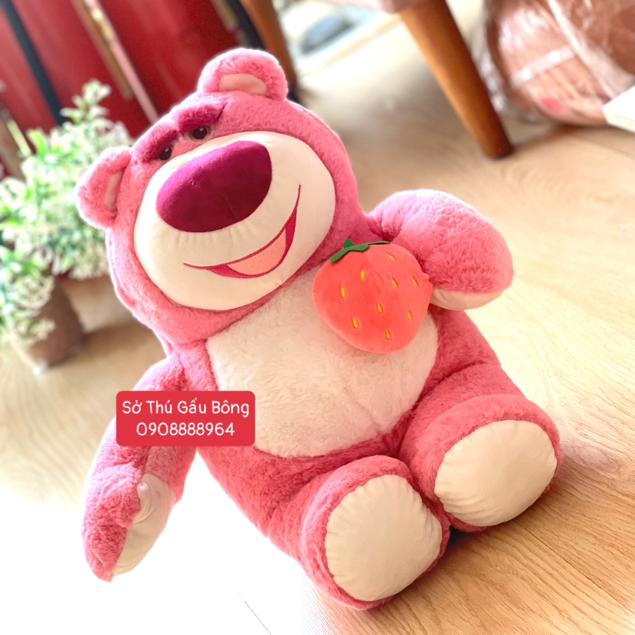 Gấu Bông Lotso Đứng Ôm Dâu