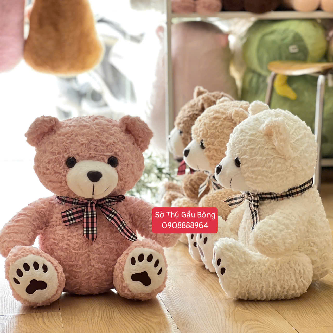 Gấu Bông Ngồi Chân Thêu Nơ Caro