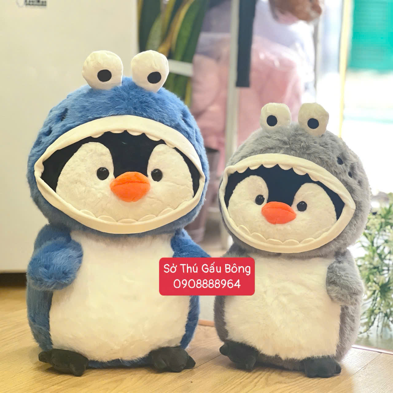 Chim Cánh Cụt Cosplay Cá Mập