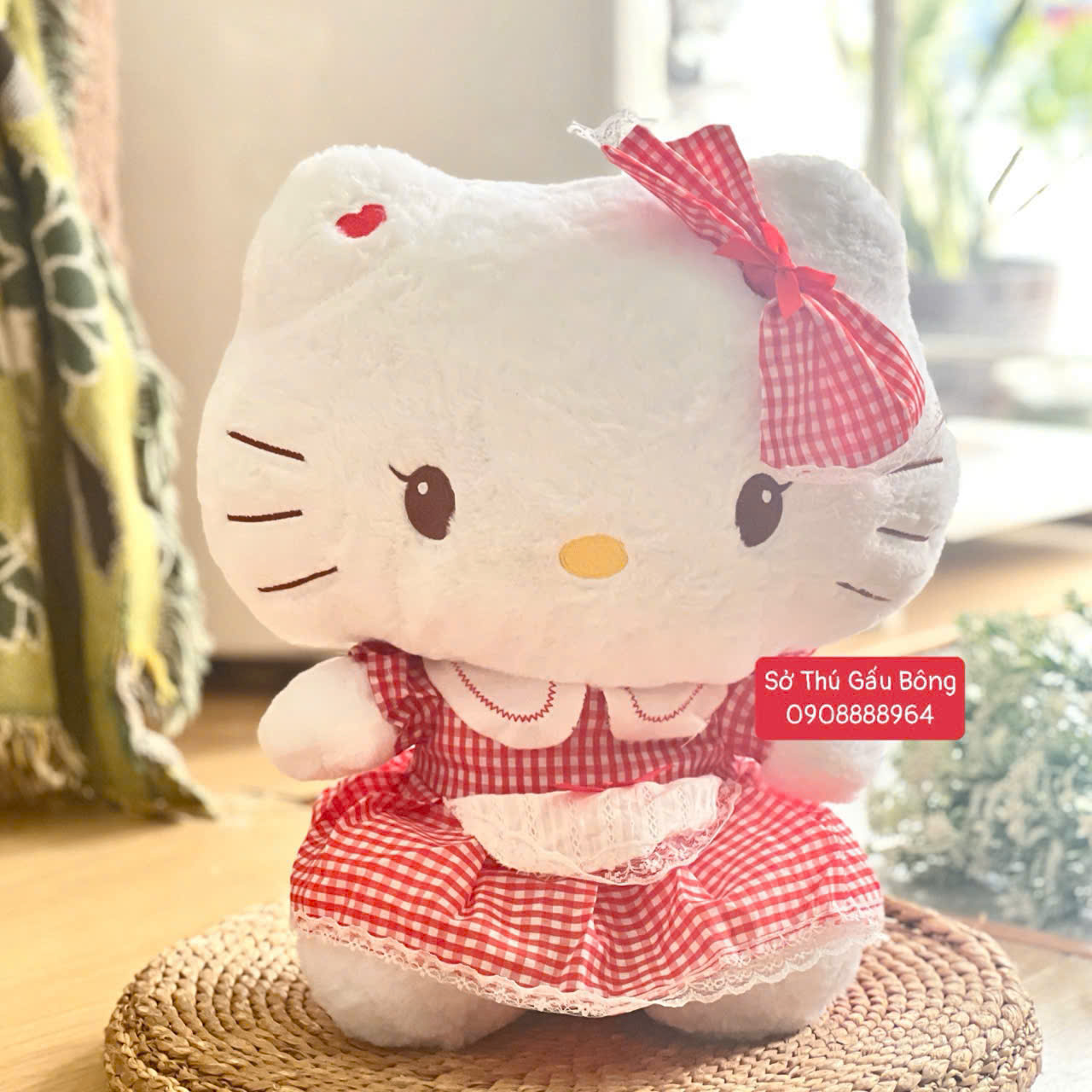 Mèo Kitty Đầm Caro Tạp Dề